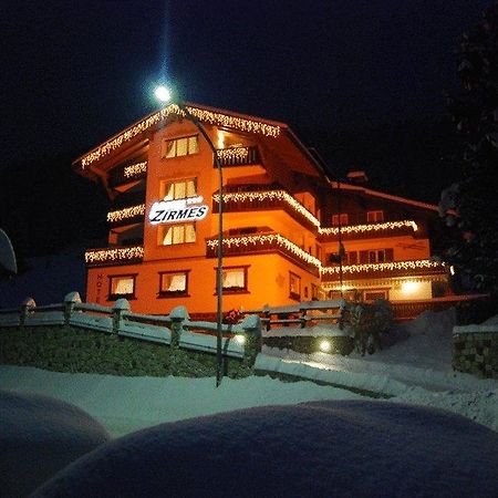 Hotel Zirmes Моена Екстериор снимка