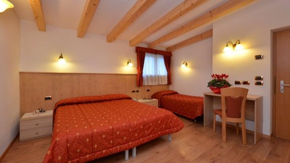 Hotel Zirmes Моена Екстериор снимка