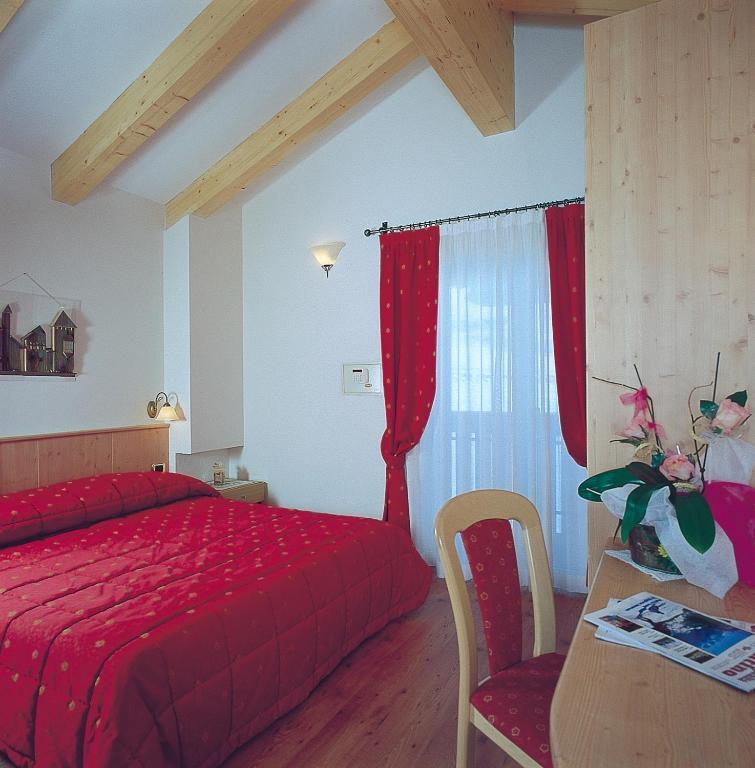 Hotel Zirmes Моена Стая снимка