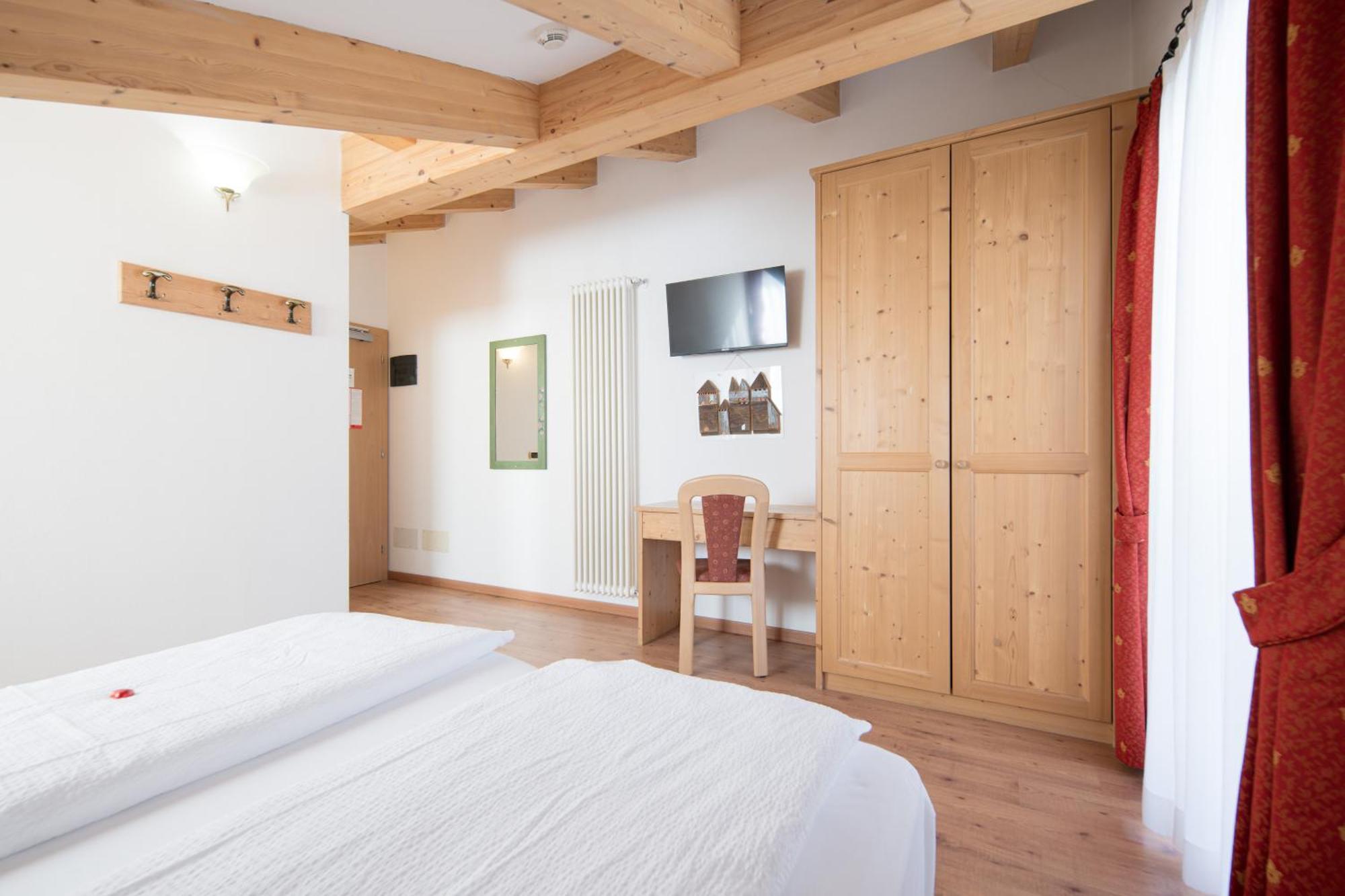 Hotel Zirmes Моена Екстериор снимка