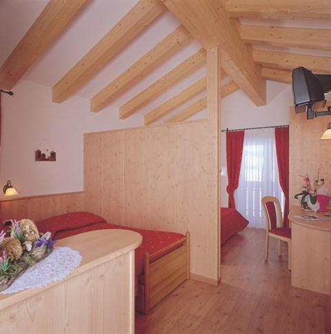 Hotel Zirmes Моена Екстериор снимка