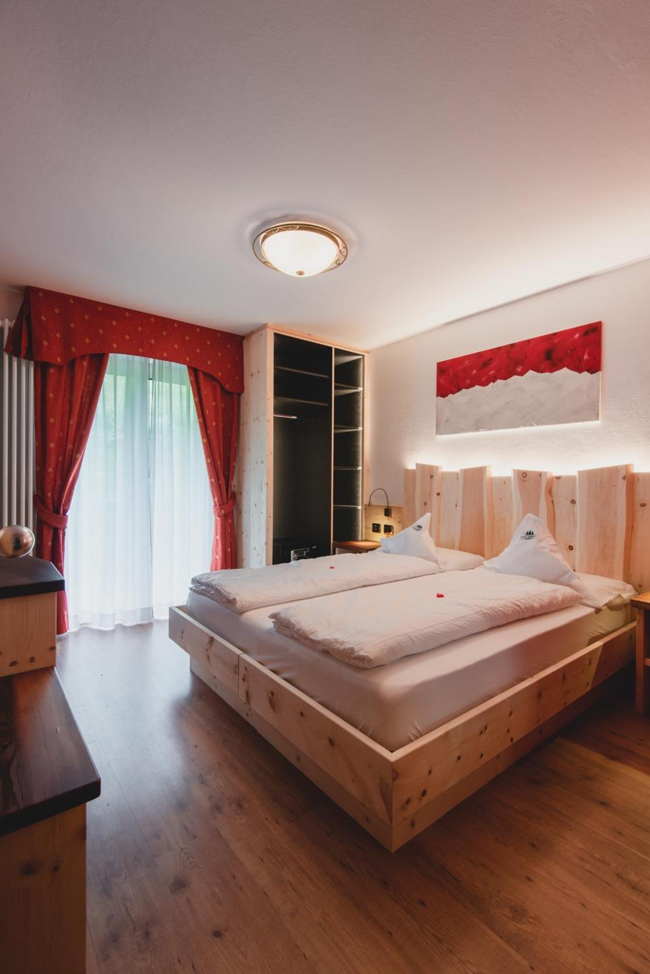Hotel Zirmes Моена Екстериор снимка