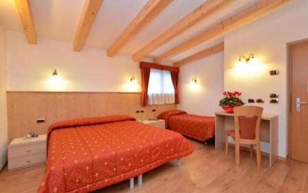 Hotel Zirmes Моена Екстериор снимка
