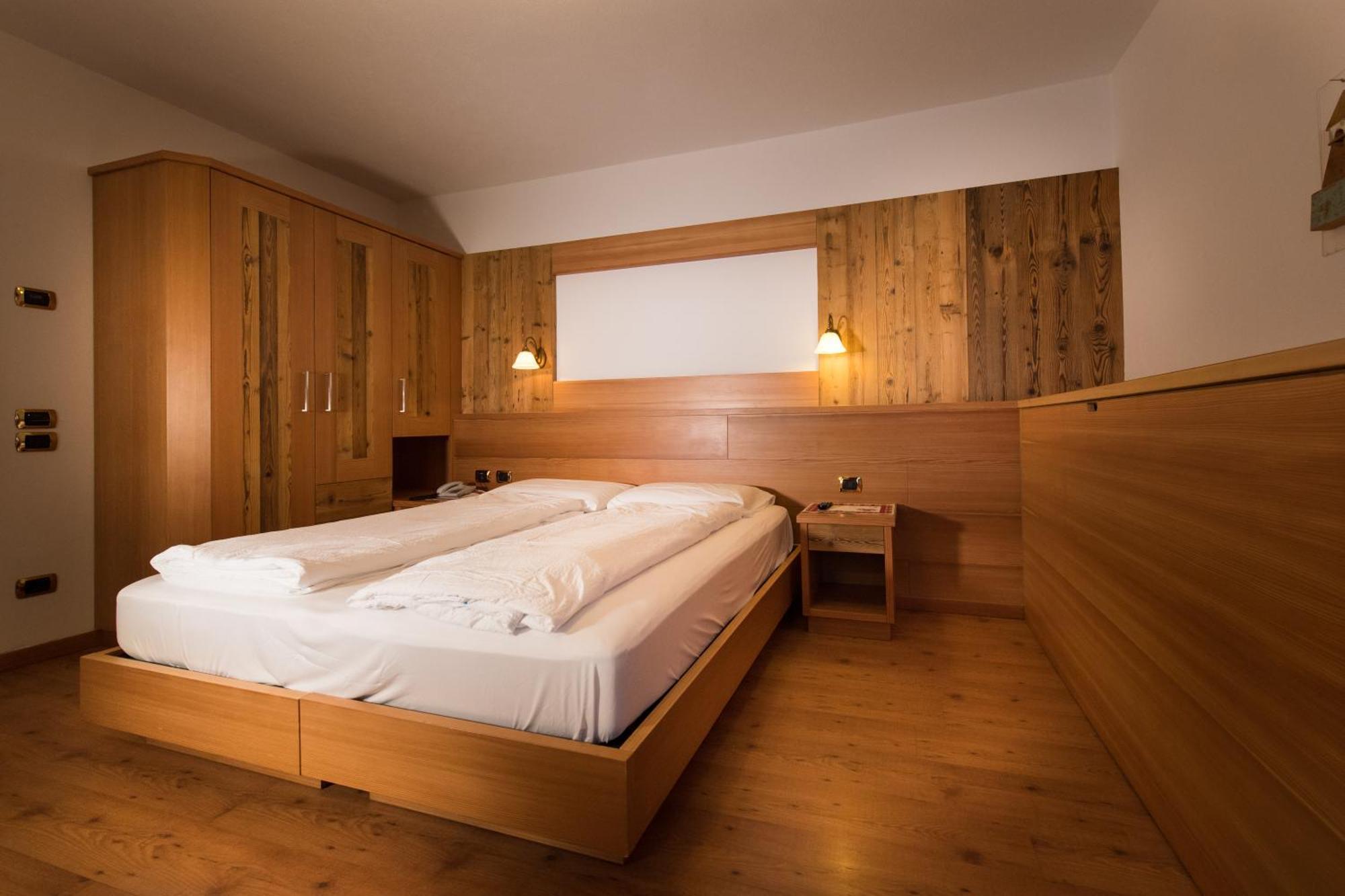 Hotel Zirmes Моена Екстериор снимка