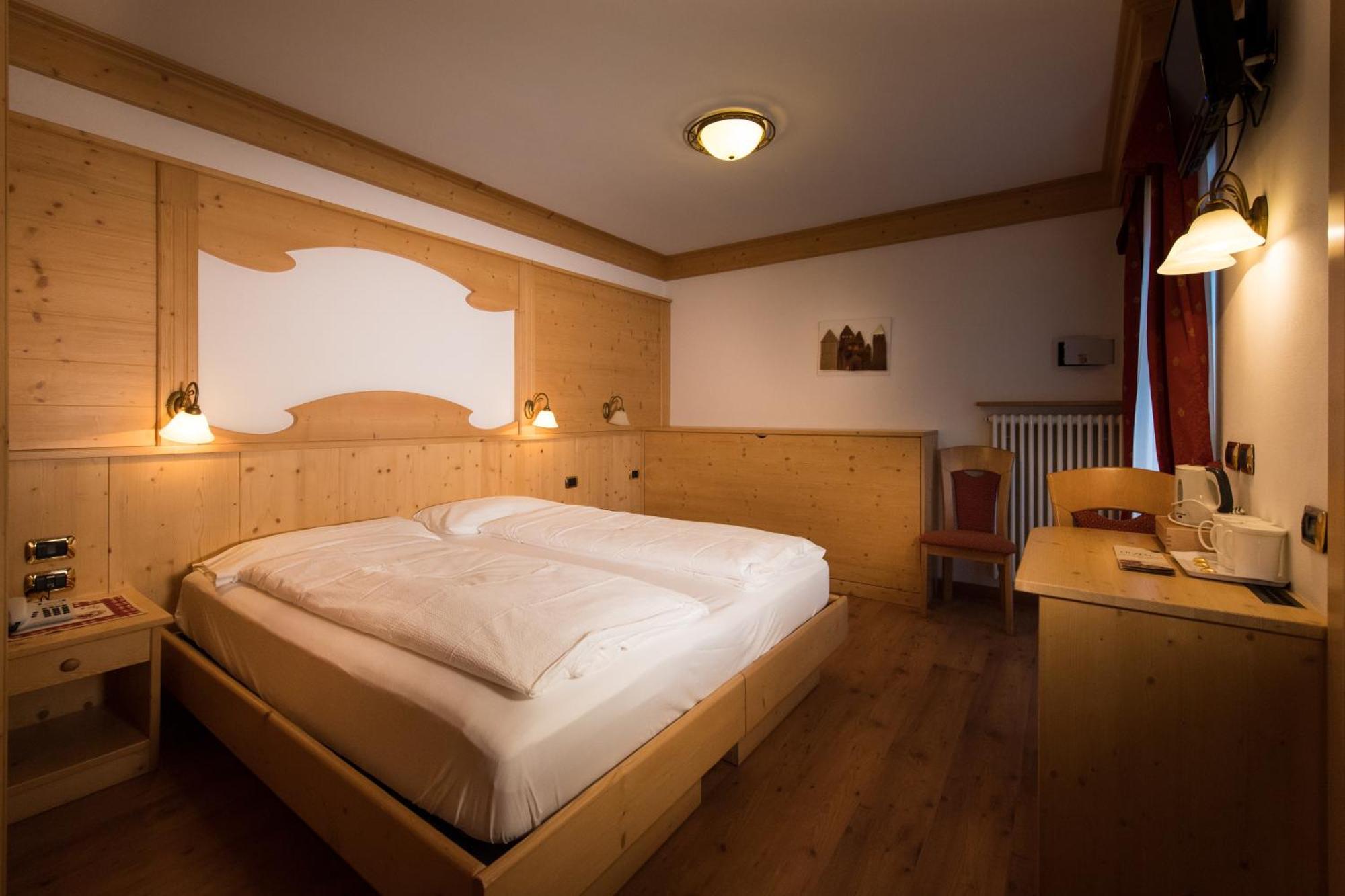 Hotel Zirmes Моена Екстериор снимка