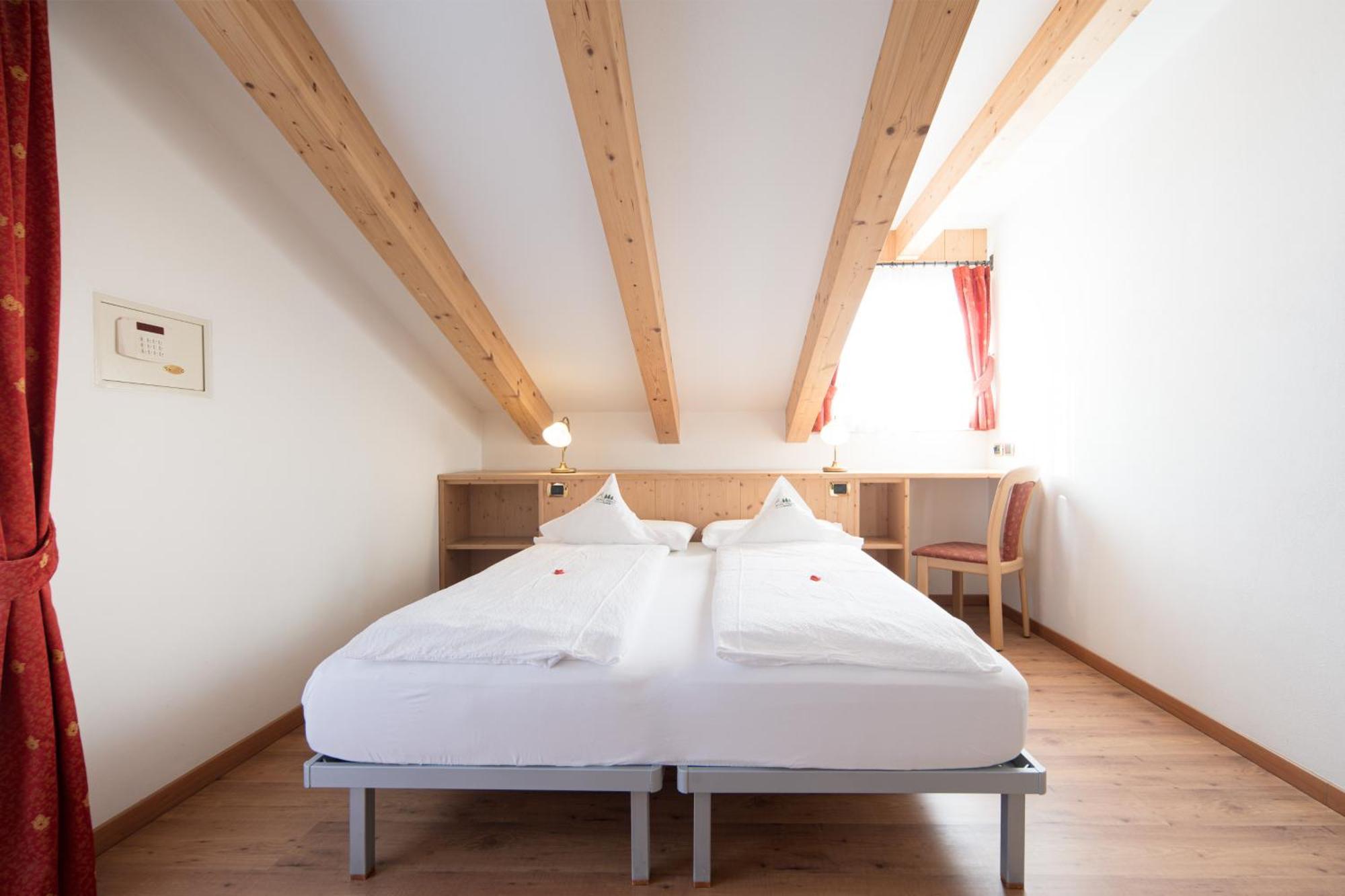 Hotel Zirmes Моена Екстериор снимка