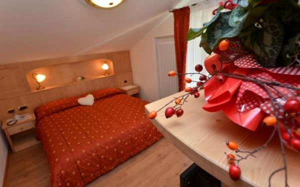 Hotel Zirmes Моена Екстериор снимка