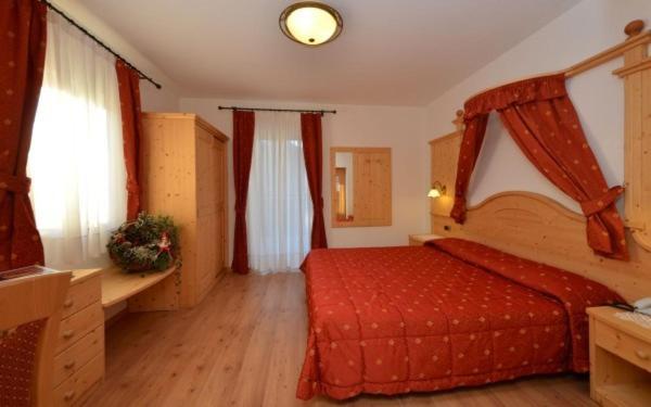 Hotel Zirmes Моена Екстериор снимка