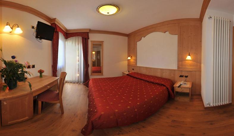 Hotel Zirmes Моена Екстериор снимка