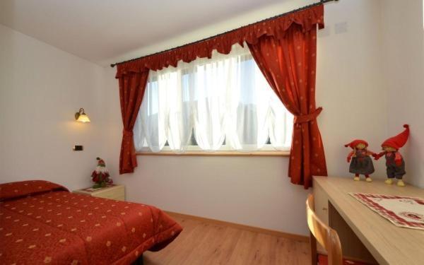 Hotel Zirmes Моена Екстериор снимка