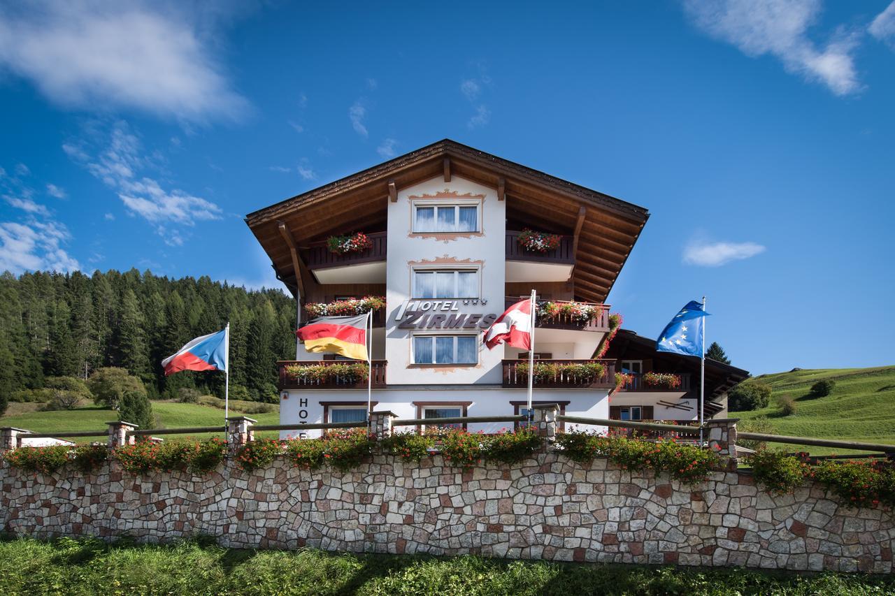 Hotel Zirmes Моена Екстериор снимка